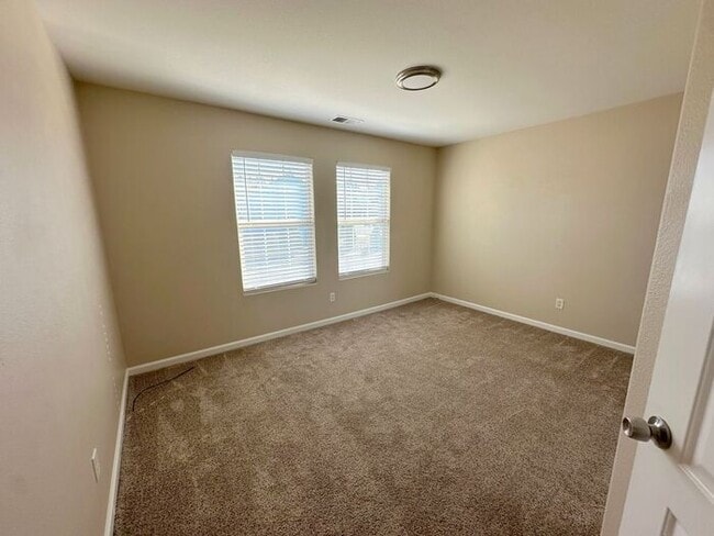 Building Photo - 3031 Sky Country Dr