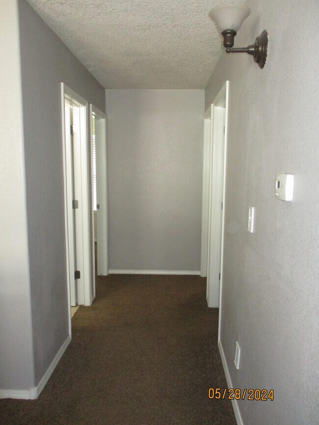 Building Photo - 2432 Violeta Cir SE