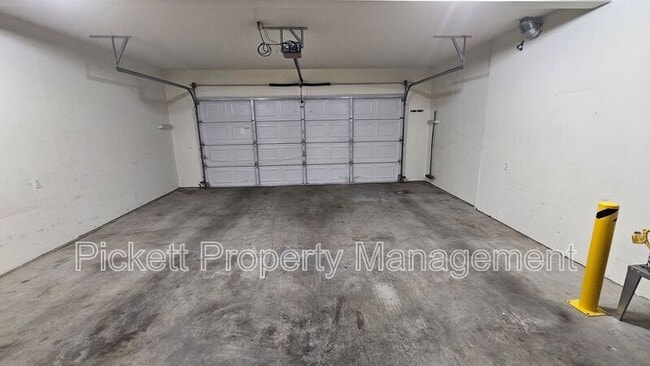 Building Photo - 7025 Stourbridge Pl NE