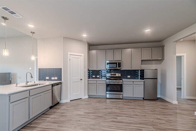 Building Photo - 21606 Wave Holw Dr