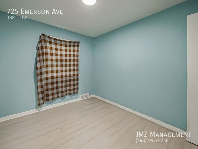 Building Photo - 725 Emerson Ave