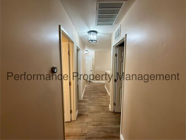Building Photo - Spacious 5 Bed/3 Bath + Office in SW Bakersfield w/ RBP & $0 Deposit Option