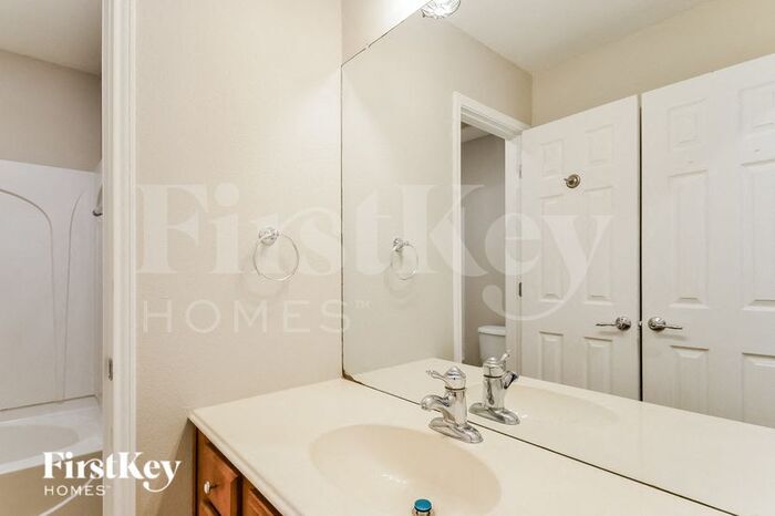 Building Photo - 8828 Yosemite Trail