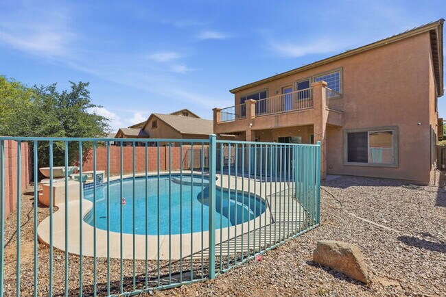 Building Photo - Moving in Special on OAC, 6bedroom 3bath Sparkling pool