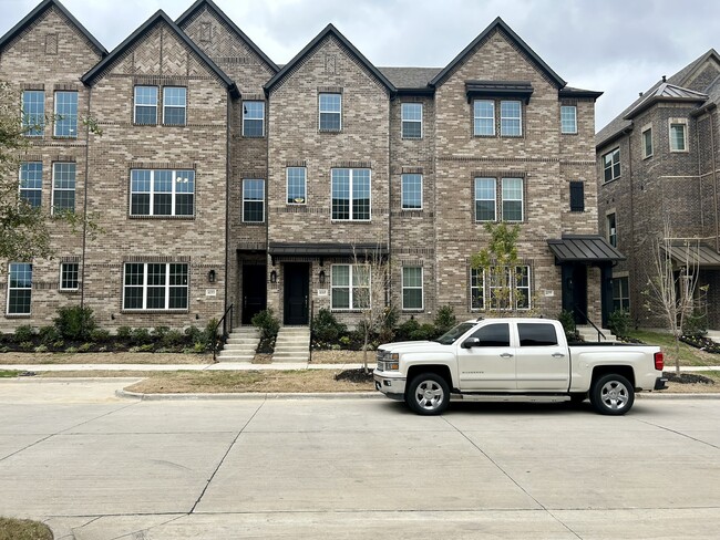 Building Photo - 4165 Shavano Dr
