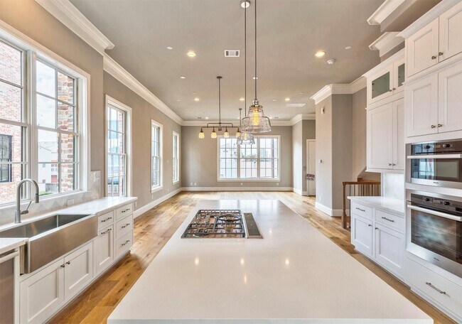 Building Photo - 19 Robita St