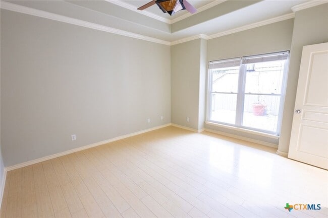 Building Photo - 605 Burleson St