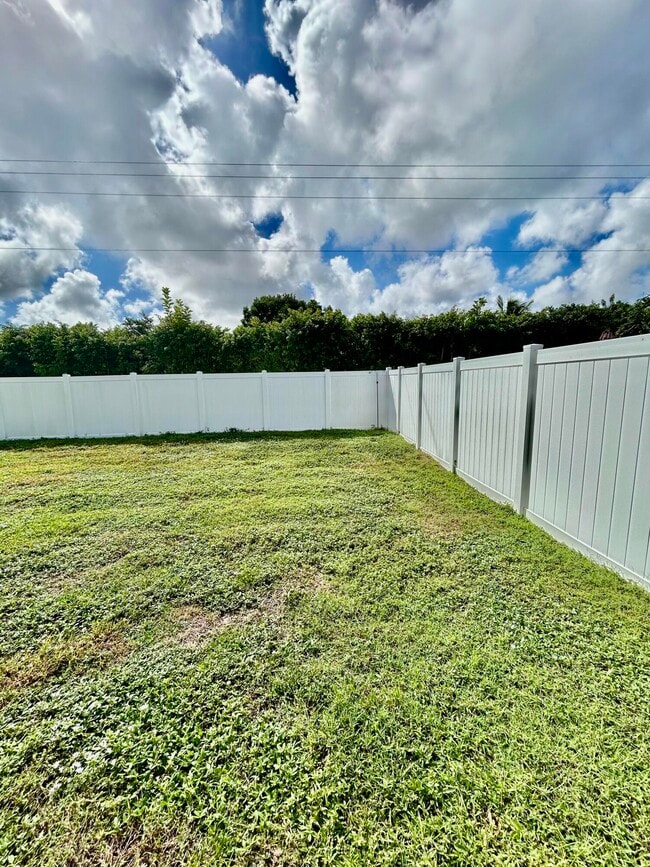 Building Photo - 7818 Stirling Bridge Blvd S