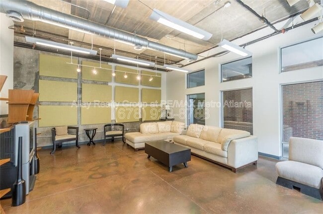 Building Photo - 620 Glen Iris Dr NE