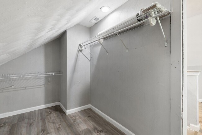 Building Photo - Move In Ready Norfolk Home!!