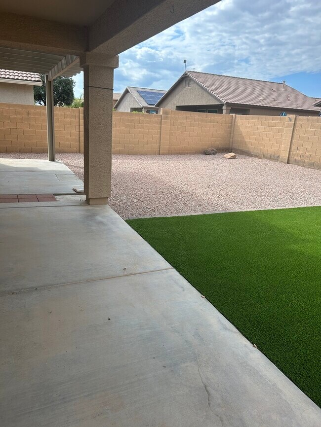 Building Photo - Stunning 3-bedroom 2 bath with SOLAR