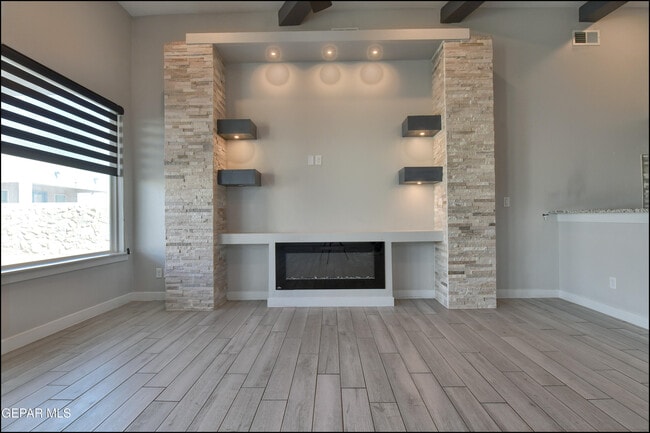 Building Photo - 12333 Desert Wolf Ave