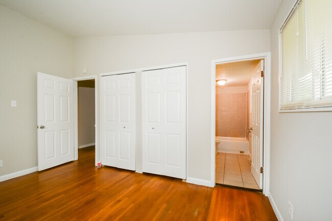 Building Photo - Fantastic 3bd/2ba home! Coming soon!