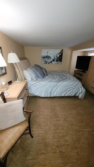 Building Photo - 104 S Avolyn Ave