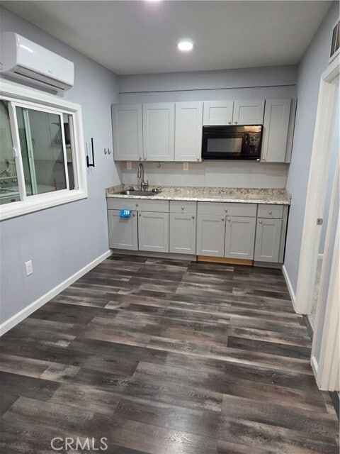 Primary Photo - 24363 Delphinium Ave