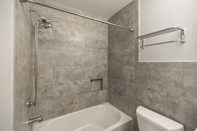 Building Photo - 3-Bedroom Townhouse in the Summit of Athens