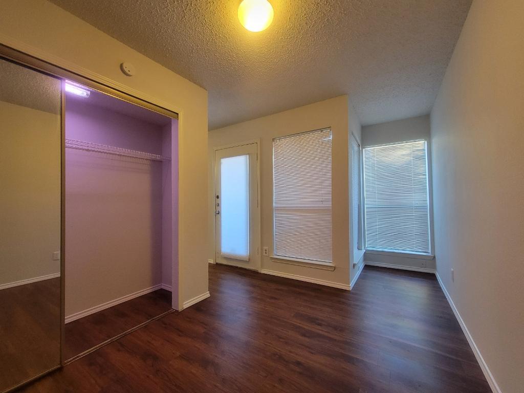 Building Photo - 9809 Walnut St