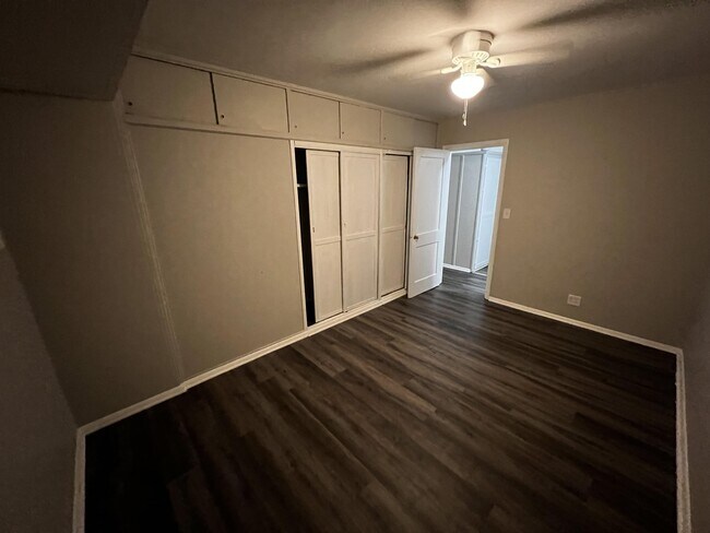 Building Photo - 4820 Bluebird Ave