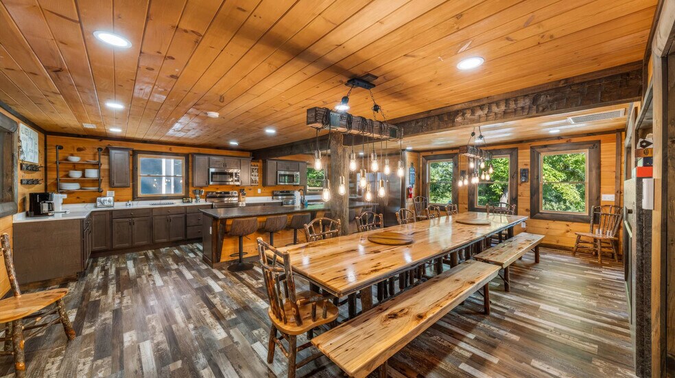 Building Photo - 2209 Henderson Springs Rd