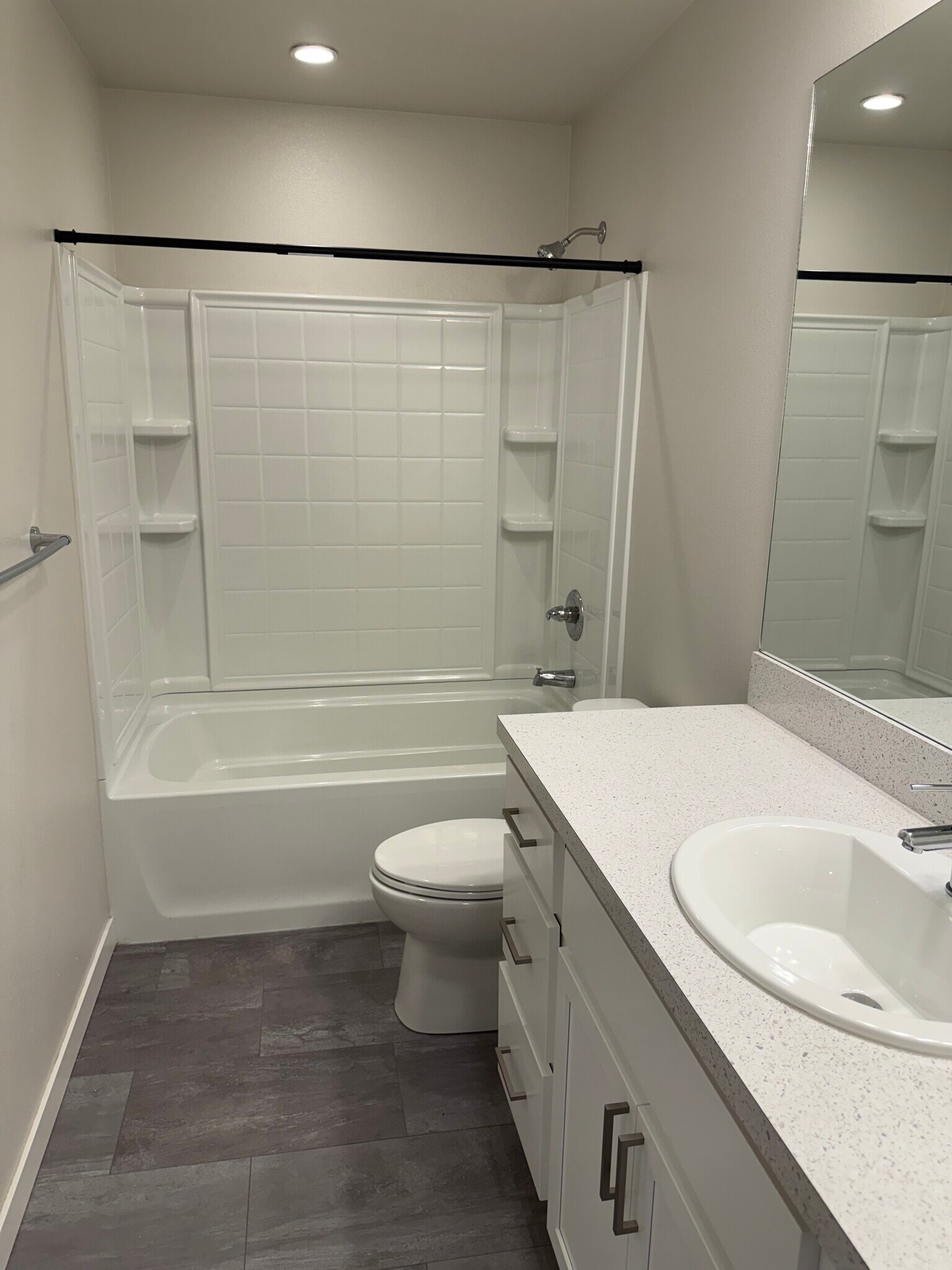 Building Photo - 148 Valley Creek Dr