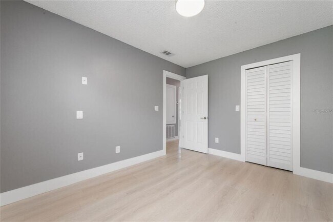 Building Photo - 2727 N Poinciana Blvd
