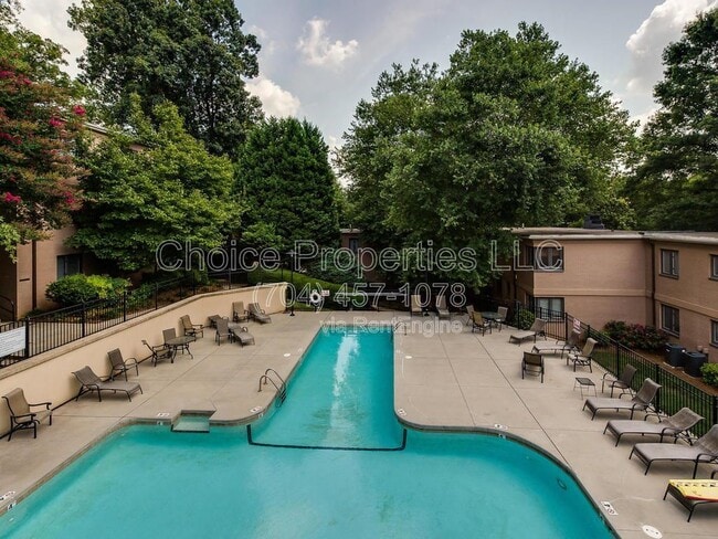 Building Photo - 227 N Dotger Ave