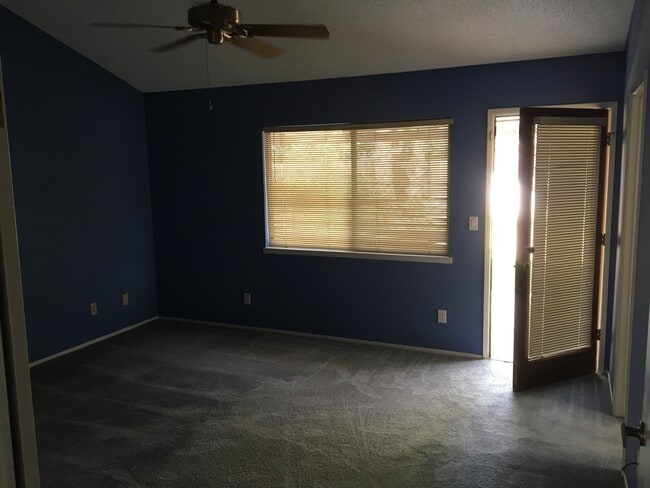 Building Photo - House