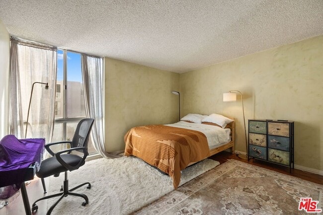 Building Photo - 5625 Windsor Way