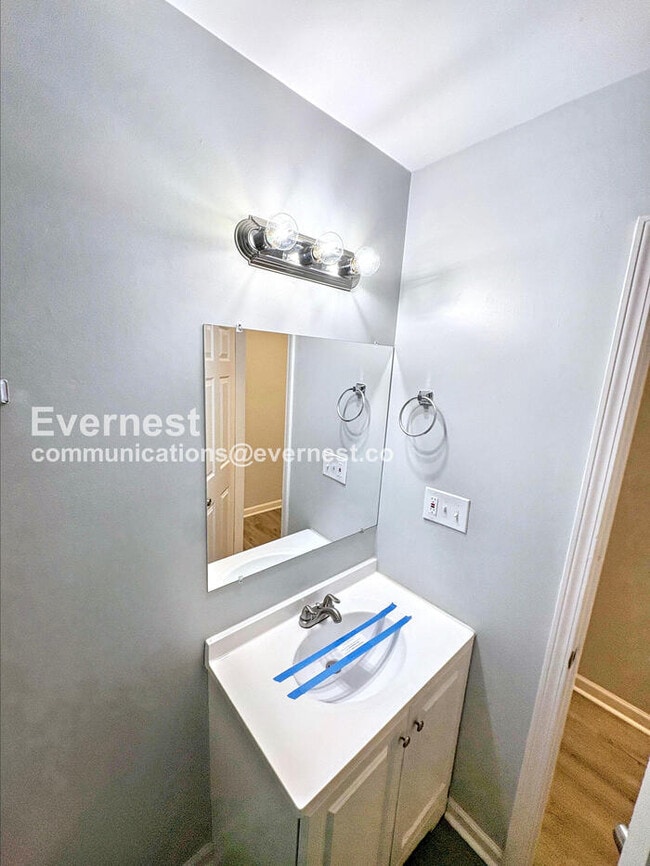 Building Photo - 2001 Chicago Ave NW