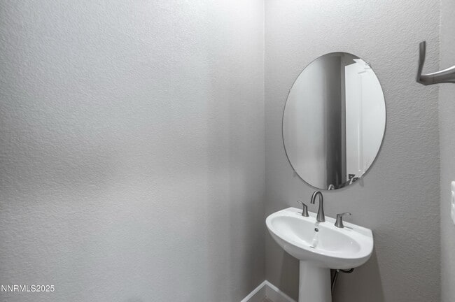 Building Photo - 1513 Golf Club Dr