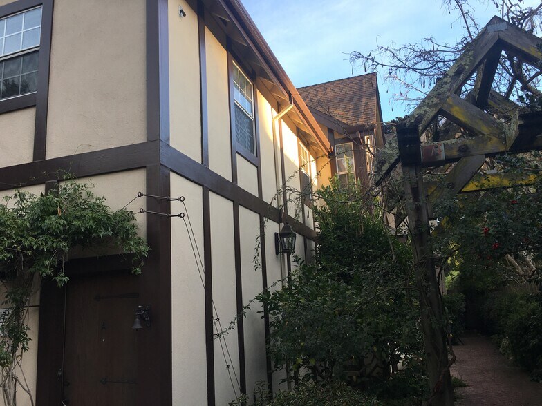 Building Photo - 171 W Poplar Ave