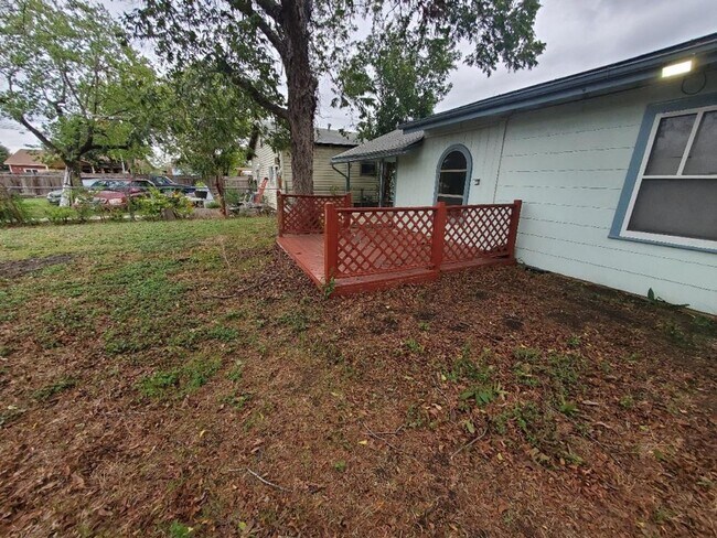 Building Photo - 2707 W Craig