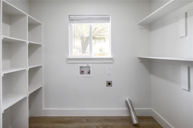 Building Photo - 511 E 50th St