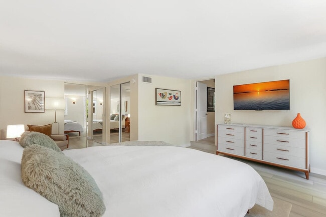 Building Photo - 1449 NE 23rd St