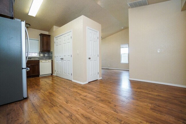 Building Photo - 2105 S Euclid Ln