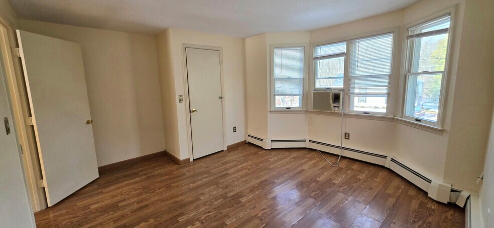 Bedroom 1 - 23 Mill St