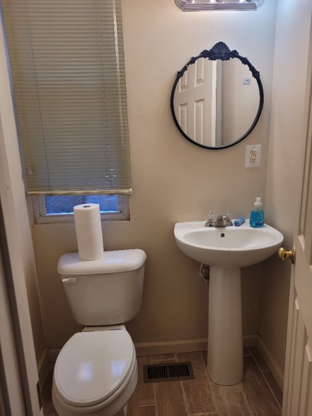 Building Photo - 1013 McKean Ave