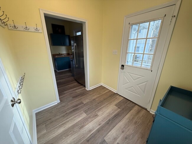 Building Photo - 860 Church St