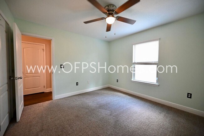 Building Photo - Home in South Crestview!