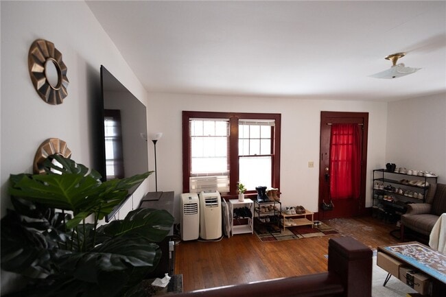 Building Photo - 610 Mitchell St