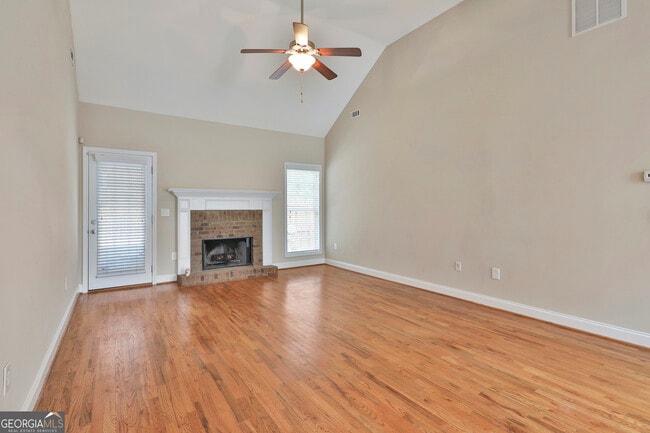 Building Photo - 227 Village Park Dr