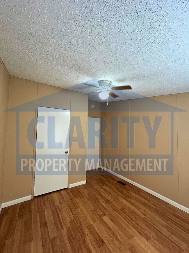 Building Photo - Spacious 4-Bedroom, 2-Bath Home!