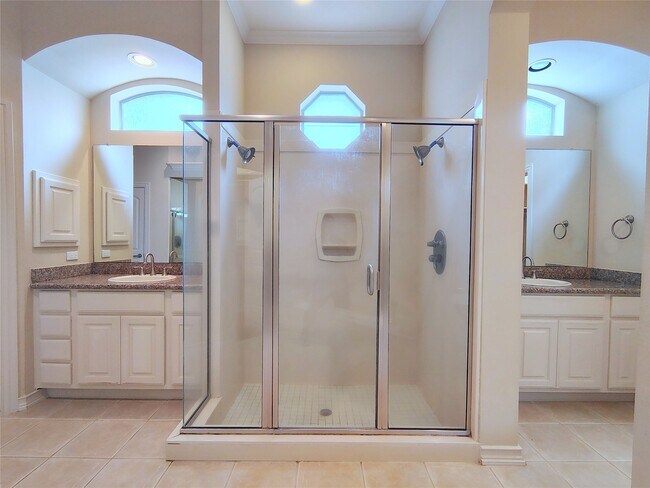 Building Photo - 5606 Grandwood Ln