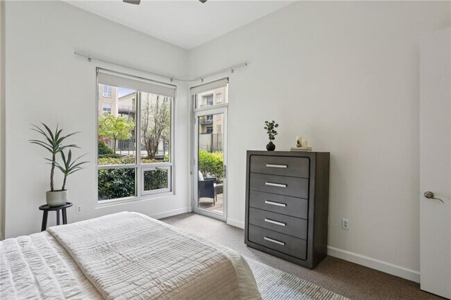 Building Photo - 711 Cosmopolitan Dr NE