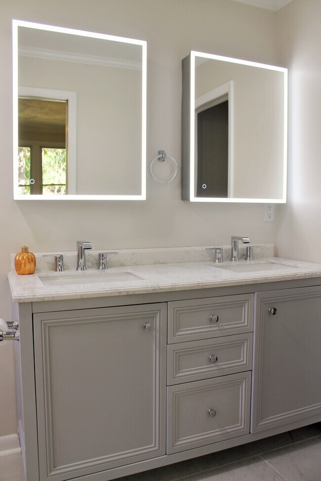 Building Photo - 275 Piney Ln