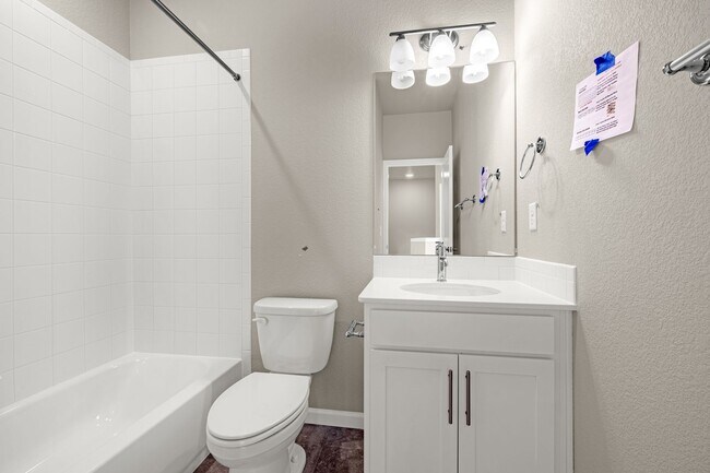 Building Photo - Luxury 4 Bed Townhouse with Amazing City and Mt Views on Westside