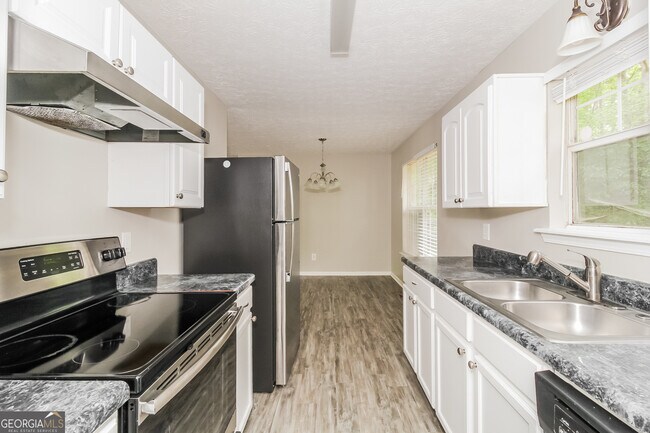 Building Photo - 221 Beechwood Ln