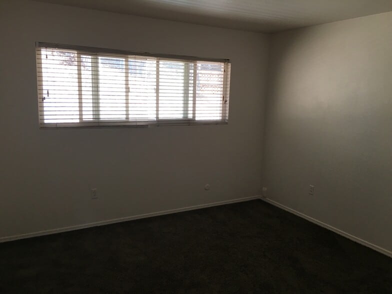 Primary Photo - 102 Parnassus Cir