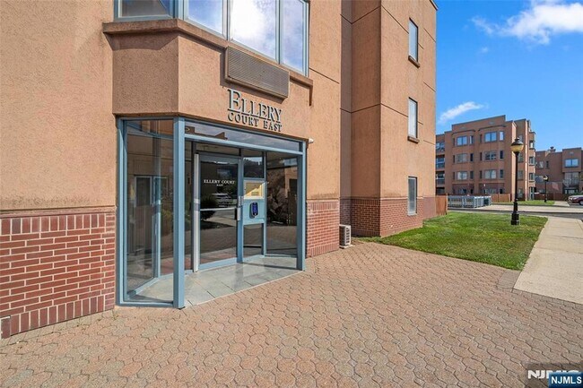 Building Photo - 303 Ellery Ct