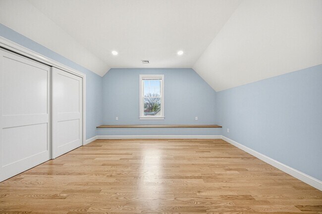 Building Photo - 9 Logan Ave